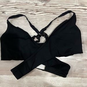 Alphalete cross over sports bra